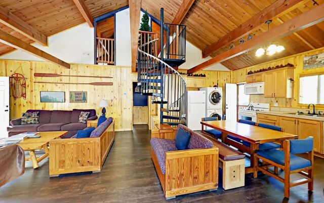 880 Edgemoor Rd Cabin