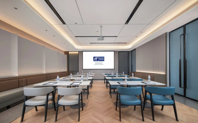 Holiday Inn Express Qingdao City Balcony by IHG