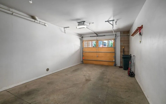 Blackhawk 2817 4 Bedroom Townhouse by RedAwning