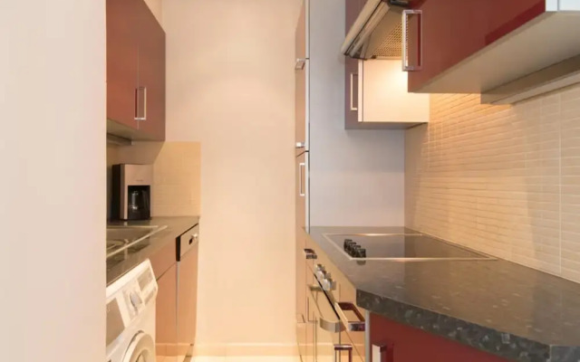 Posh Apartment With Racecourse View