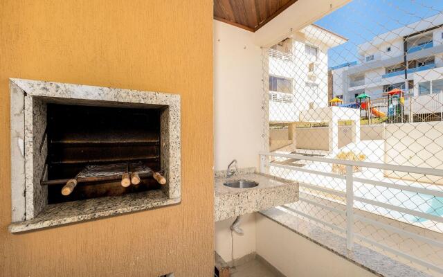 Apto com piscina a 2min da praia CAC106