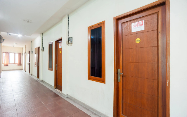 RedDoorz Plus near Universitas Indonesia