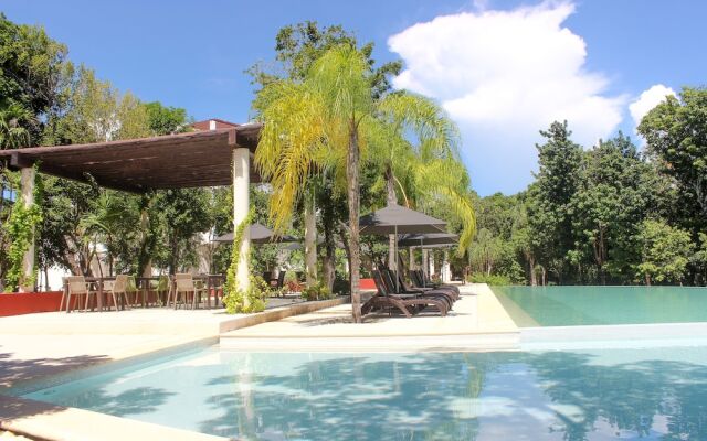 Condo with Infinity Pool View by Olahola