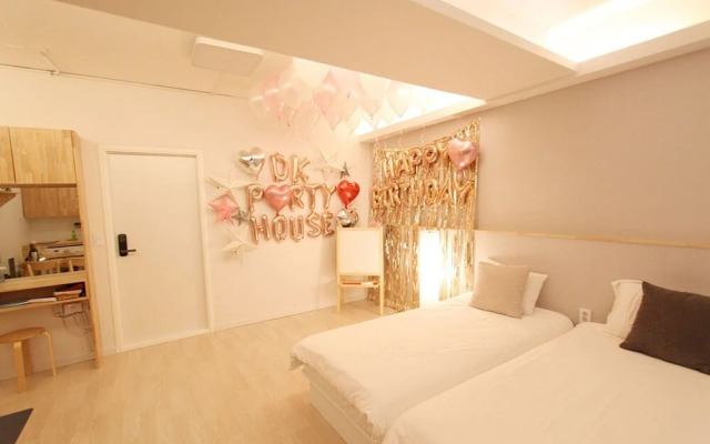 DK House