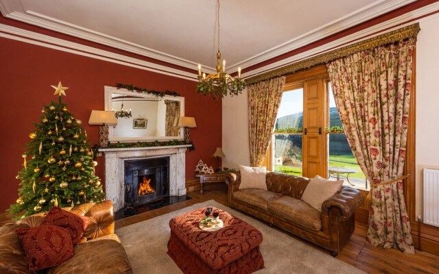 Stunning 8 Beds Country Retreat nr Richmond