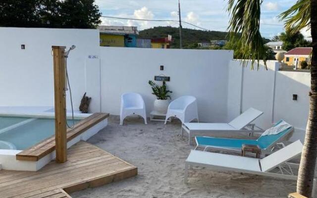4BLESSINGSCURACAO TOP location swimming pool & nearby beaches -