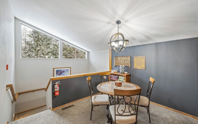 All Seasons River Inn