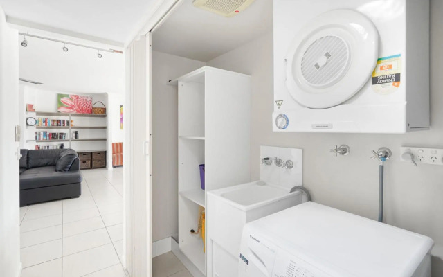 Belle Escapes - 404 The Edge Penthouse with Water Views