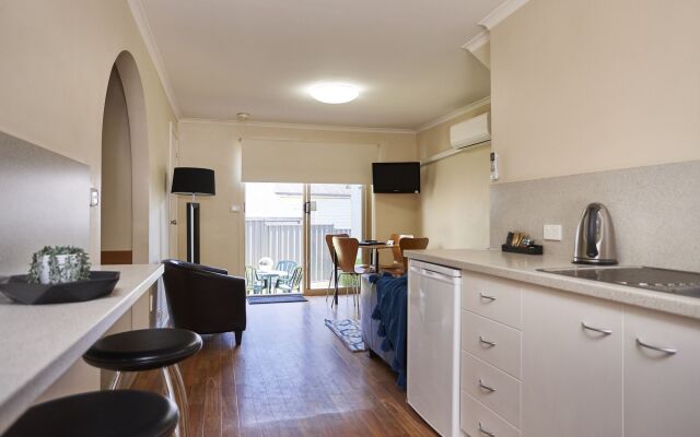 Elphin Motel & Serviced Apartments