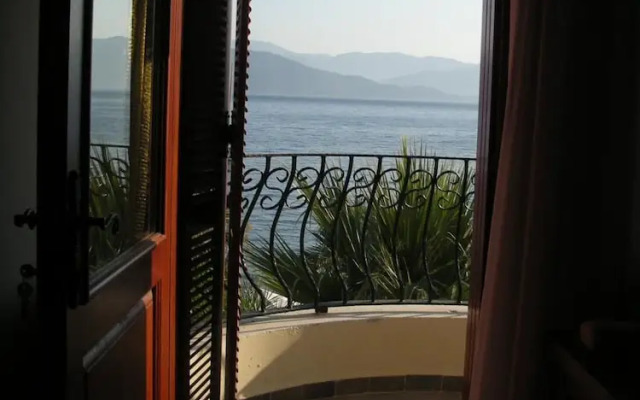 Kumlubuk Maris Hotel