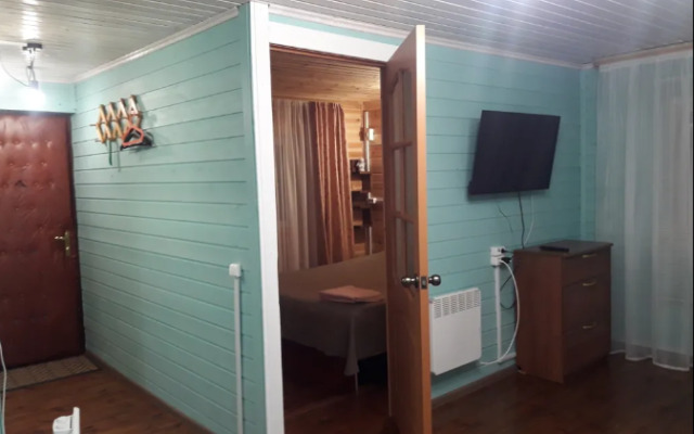 Домик у озера