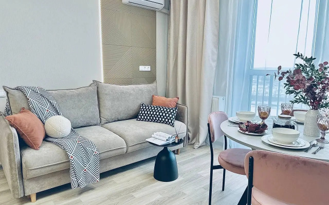 Поделам просторная квартира с видом на озеро