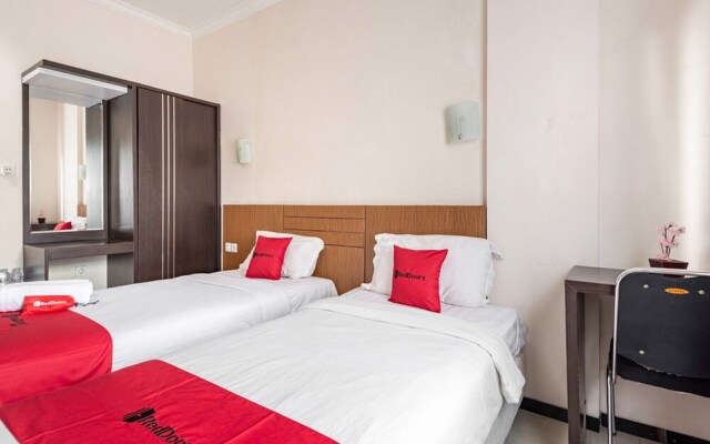 Hasanah Guesthouse by RedDoorz