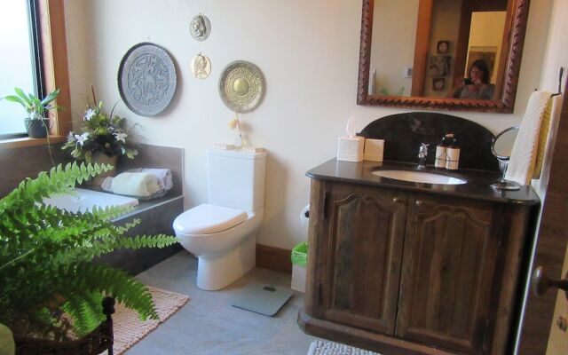 Redwood Valley B & B