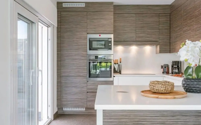 Spacious House With Garden and Parking