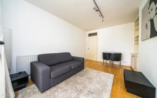 Lovely 1BD Flat + Private Balcony Near Portobello