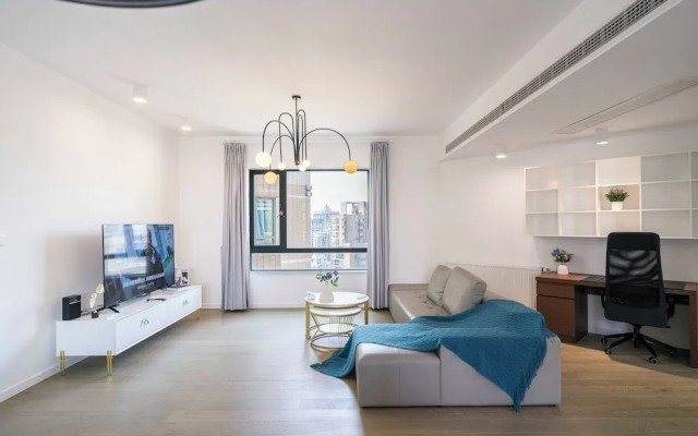 Tyms Elegant 4BR 2BA Apt in Xujiahui