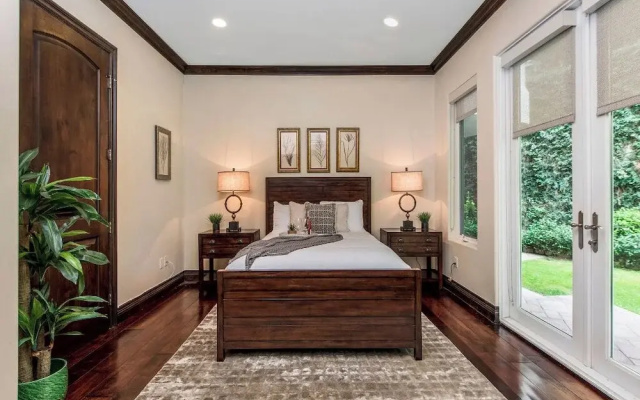 Robmar Mansion - Beverly Hills Mediterranean Estate With Pool & Sport Court