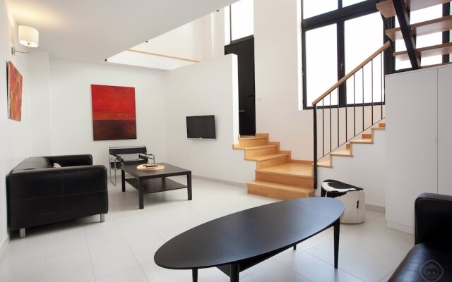 Large Guell Apartment