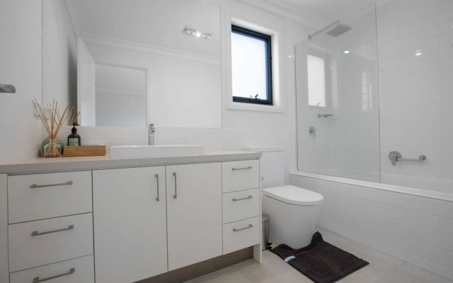 Captivating Large 4br@narre Warren