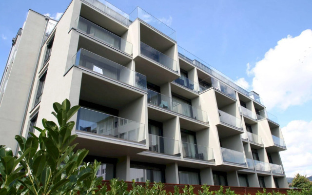 SUYTES Business Studios