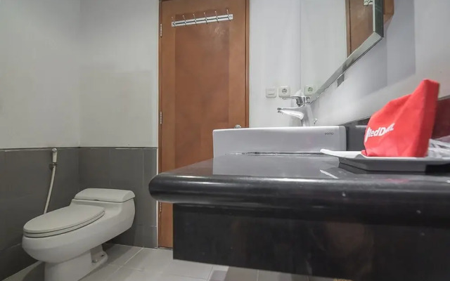 RedDoorz Premium near Paris Van Java Mall