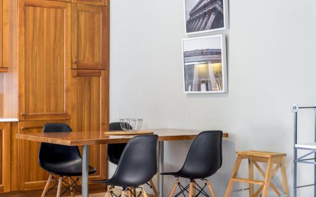 A Beautiful 2 bdr House in the Heart of Plaka