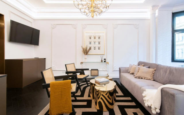 Antique Glam Apartment in Old Town Prague