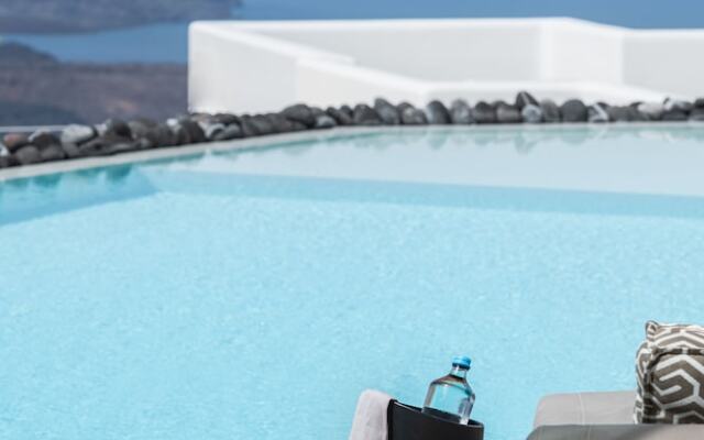 Akra Suites & Spa