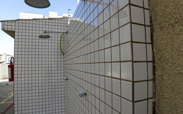 Apto 22E ar condicionado e ventilador, 2 quartos, churrasqueira, elevador e piscina