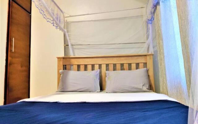 2-bedroom (queen beds) condo near Acacia Mall