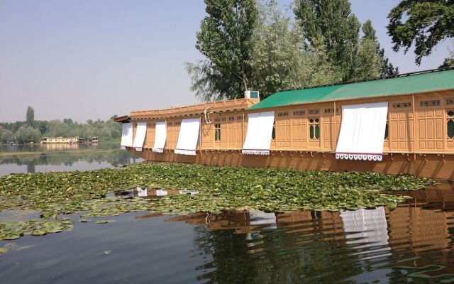 New York Houseboat