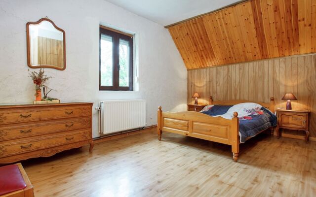 Quaint Holiday Home With Fenced Garden in Manhay