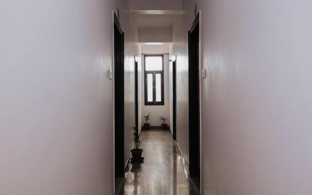 OYO 15253 Pluto Residency
