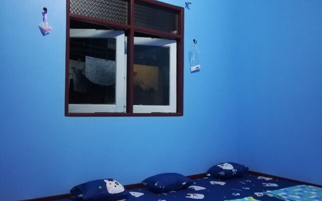 Rub Lom Chom Klong by Fisherman Village