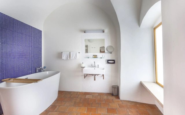 Hotel At the Green Grape