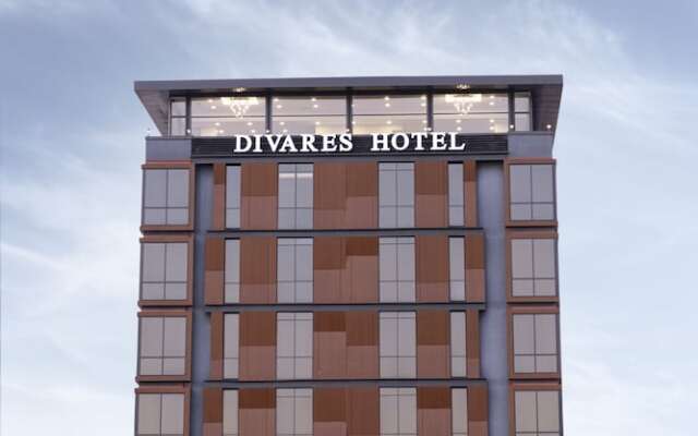 Divares Luxury Hotel