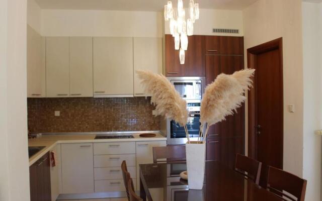 Shemesh Gardens House