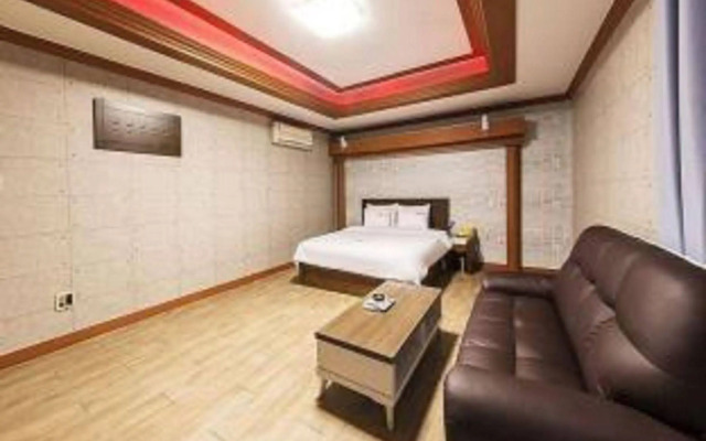 Academy Motel