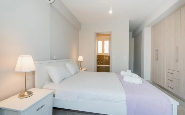 Sunny penthouse w/ Acropolis view next to metro