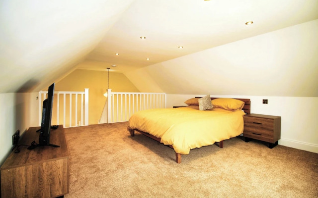 Berwick - Very High End - Sleeps 4 -By The Station