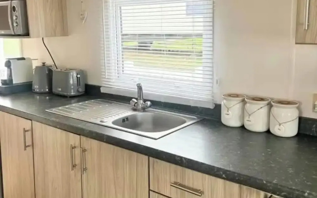 3 Bed-sleeps 8-pet Friendly-parking-sea View
