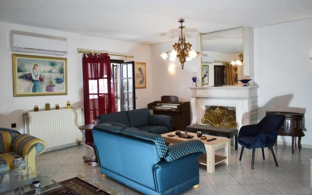 Loft House With View The Town Of Trikala