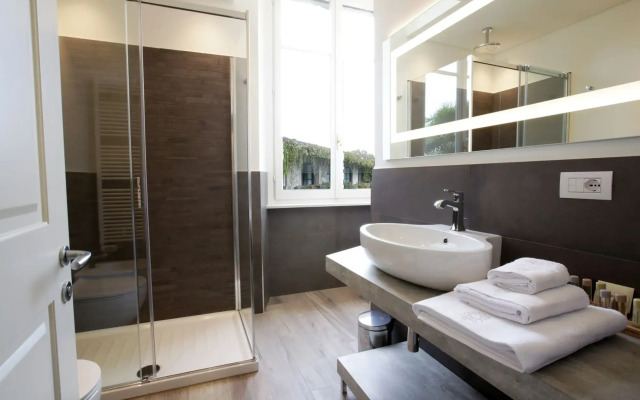 Villa Liberty - Lake Como Rooms & SPA