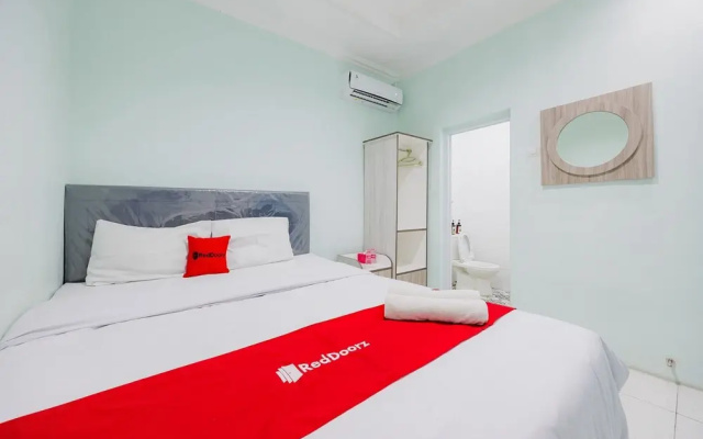 RedDoorz Syariah near Kedungmundu Semarang