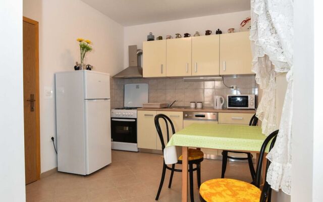 Holiday Home in Veli Iz With Fenced Garden