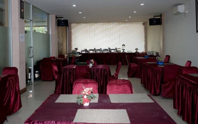 Oyo 629 Grand Vella Hotel