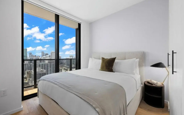 Luxury Studio with City & Bay Views