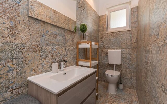 Magnificent Villa Mande With Pool, Vrana Lake