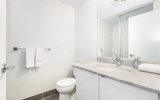 Downtown Condo Near Exhibition W/Balcony